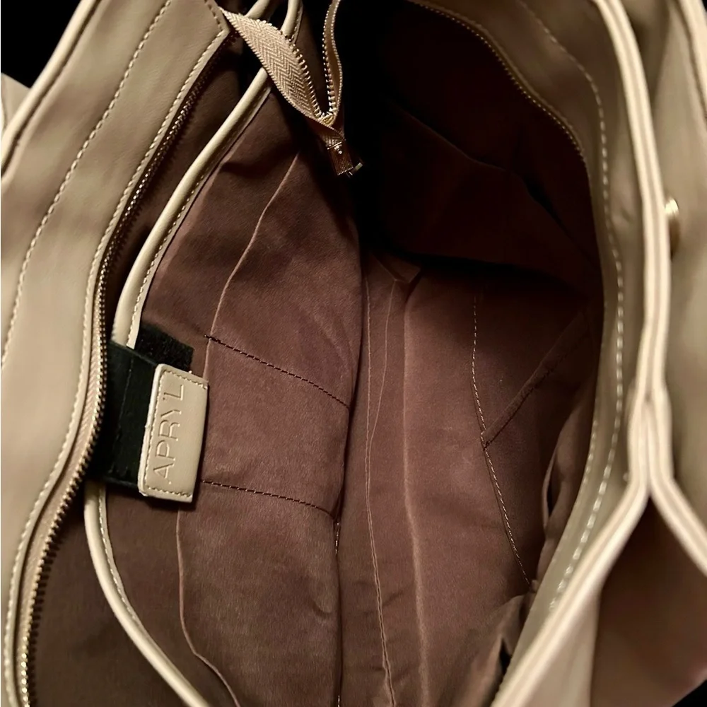 š BRAND NEW Laptop Tote Bag - Perfect for Work & Style! - Picture 9 of 10
